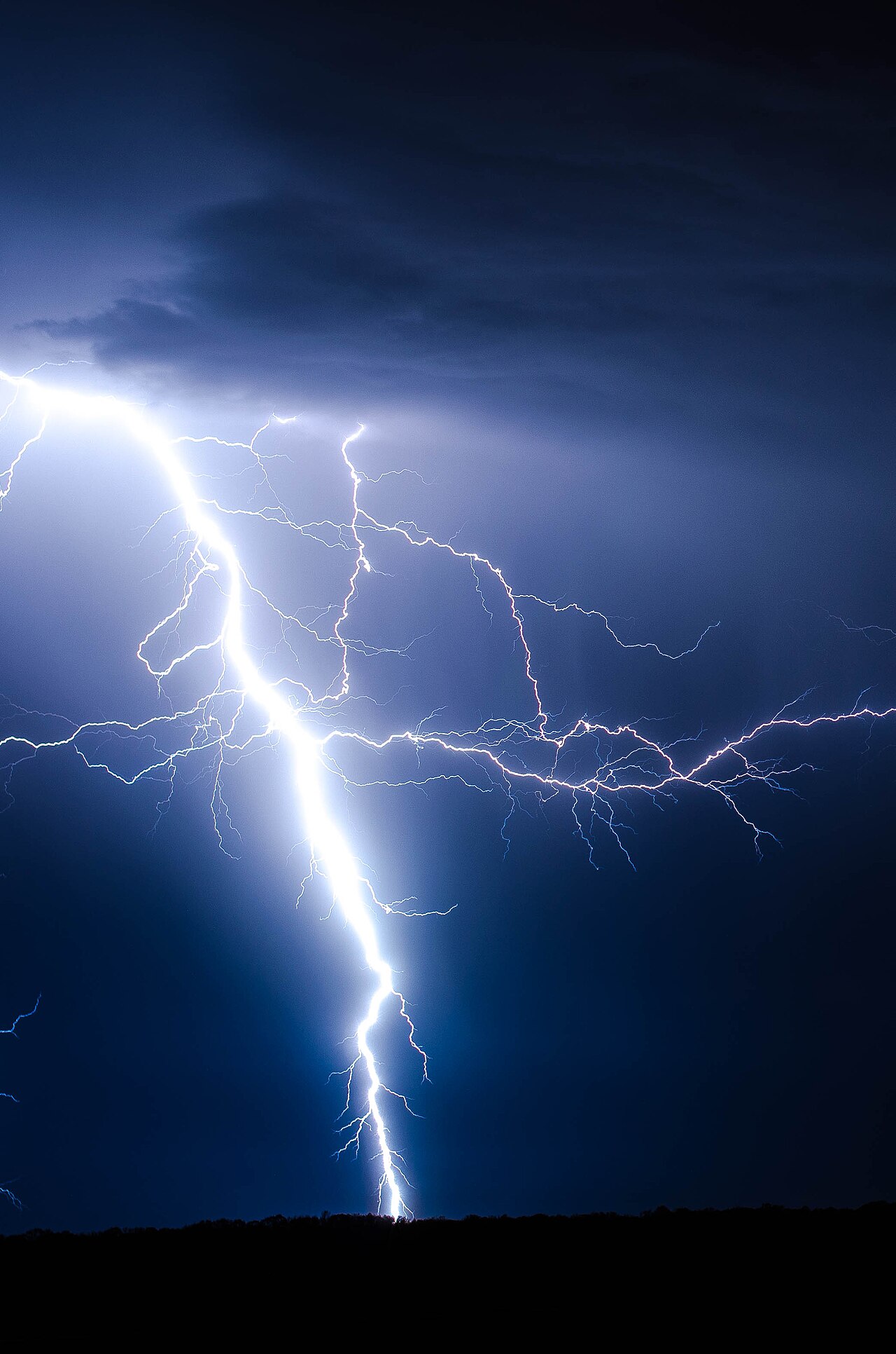 Lightning Ground Storm (Unsplash)